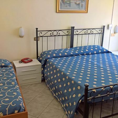 פולוניקה Albergo Golfo מראה חיצוני תמונה