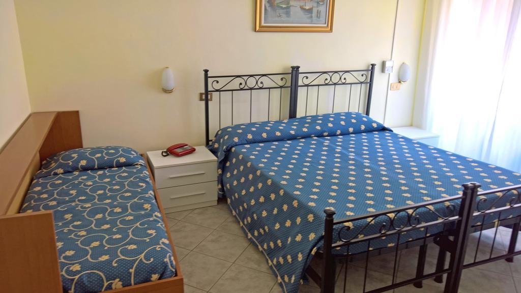 פולוניקה Albergo Golfo מראה חיצוני תמונה