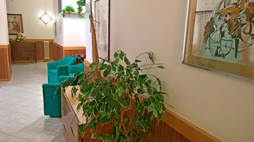 פולוניקה Albergo Golfo מראה חיצוני תמונה