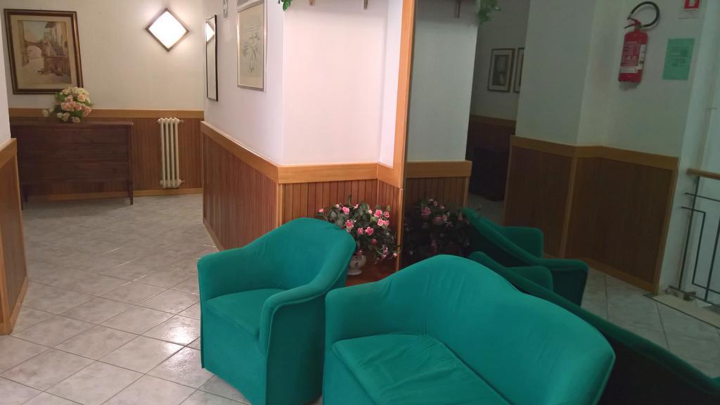 פולוניקה Albergo Golfo מראה חיצוני תמונה