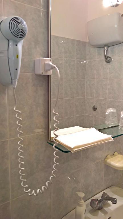 פולוניקה Albergo Golfo מראה חיצוני תמונה