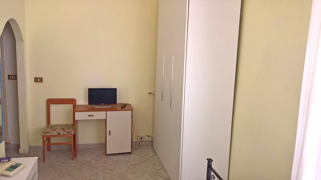פולוניקה Albergo Golfo מראה חיצוני תמונה