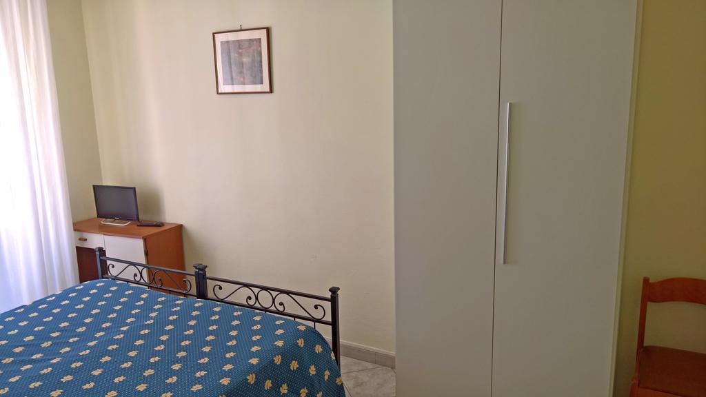 פולוניקה Albergo Golfo מראה חיצוני תמונה