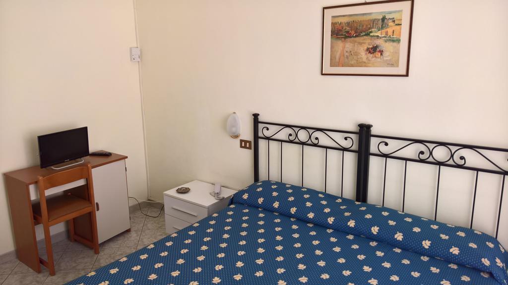 פולוניקה Albergo Golfo מראה חיצוני תמונה