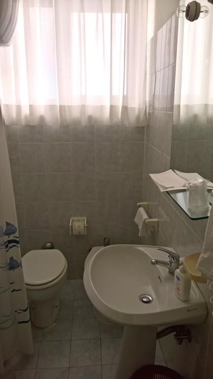 פולוניקה Albergo Golfo מראה חיצוני תמונה