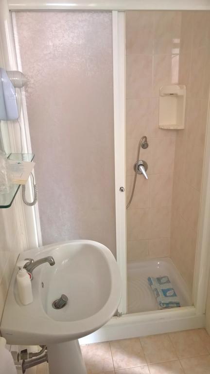 פולוניקה Albergo Golfo מראה חיצוני תמונה