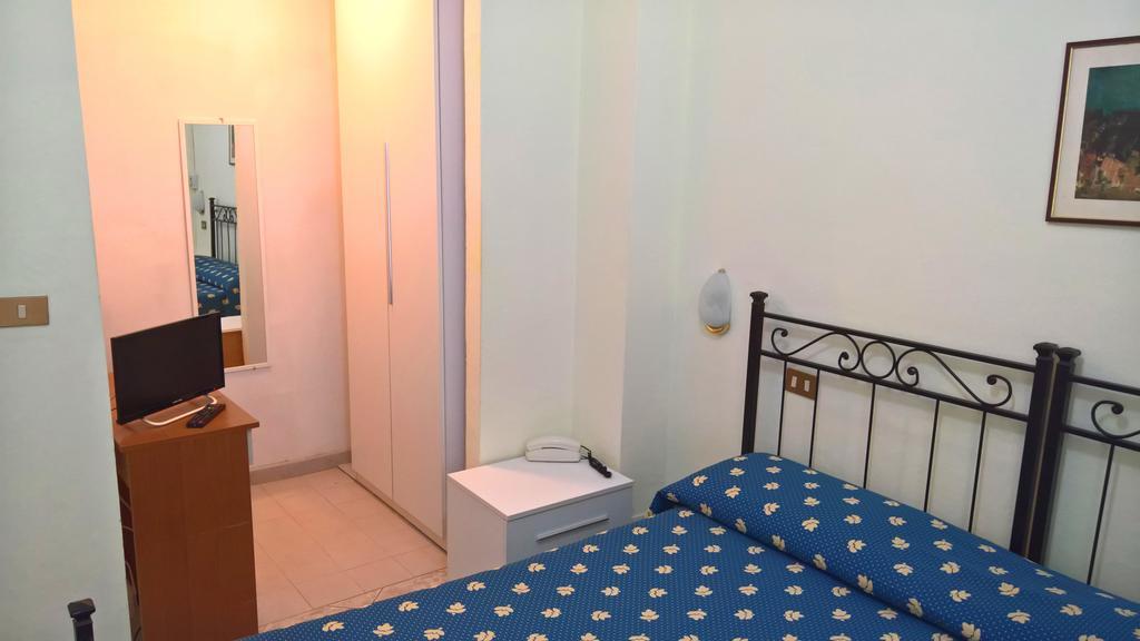 פולוניקה Albergo Golfo מראה חיצוני תמונה